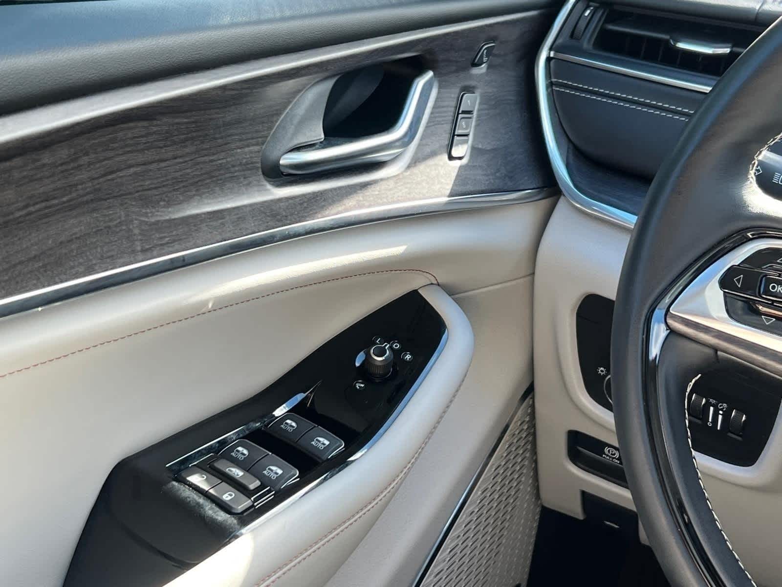 2023 Jeep Grand Cherokee Overland 4x4