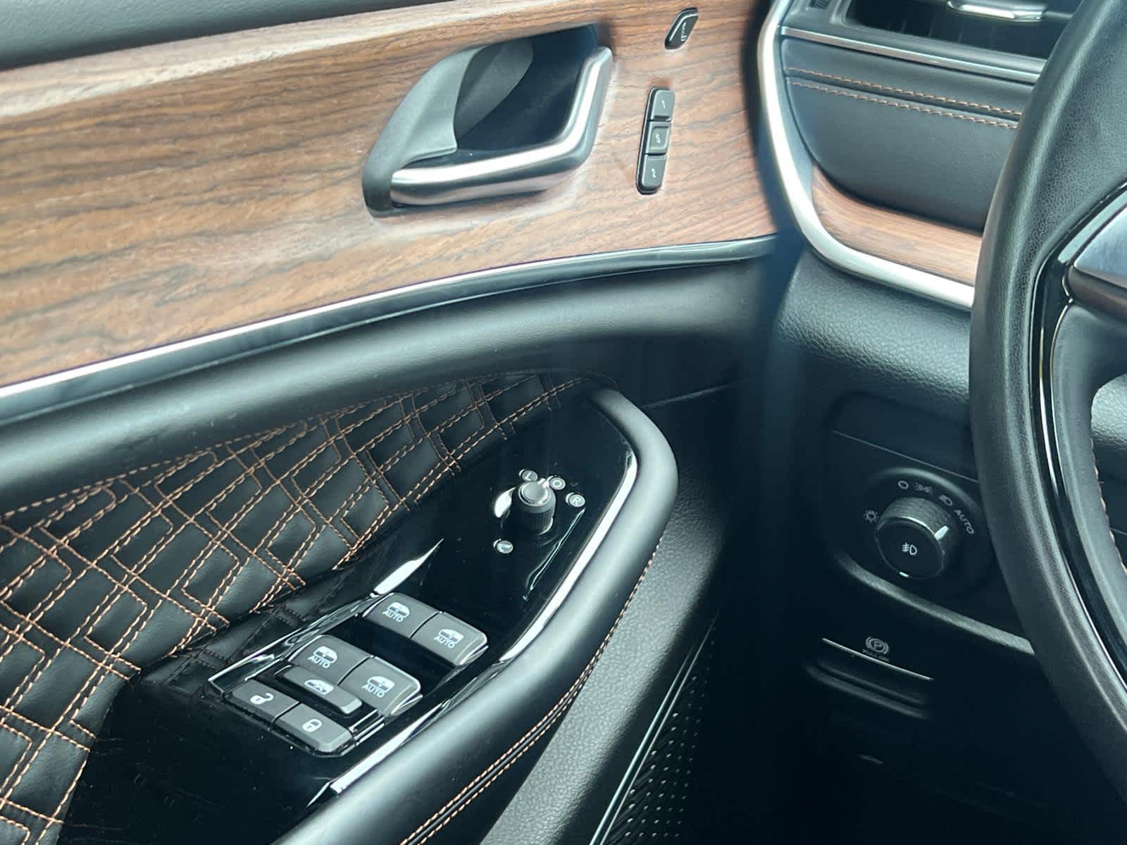 2023 Jeep Grand Cherokee Summit
