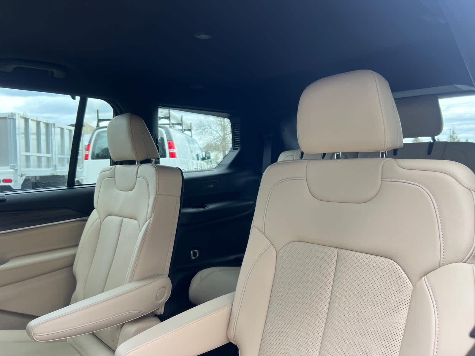 2023 Jeep Grand Cherokee L Limited 4x4