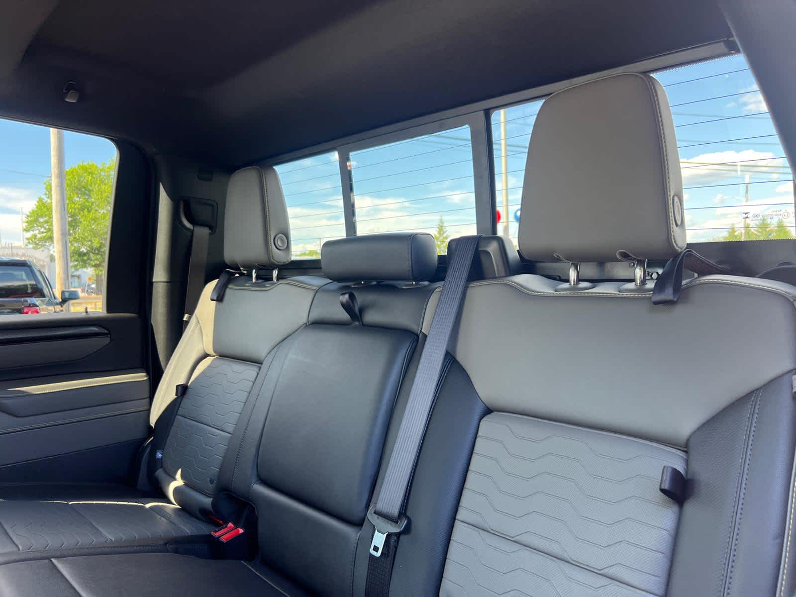 2025 Chevrolet Silverado 2500HD ZR2 - Photo 29