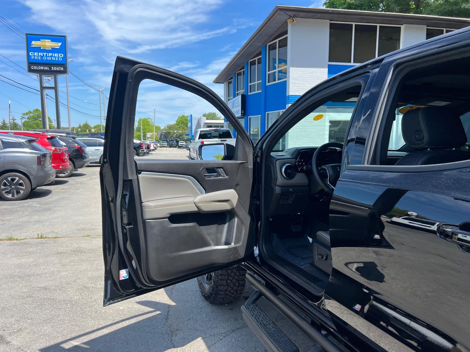 2025 Chevrolet Colorado ZR2 - Photo 15