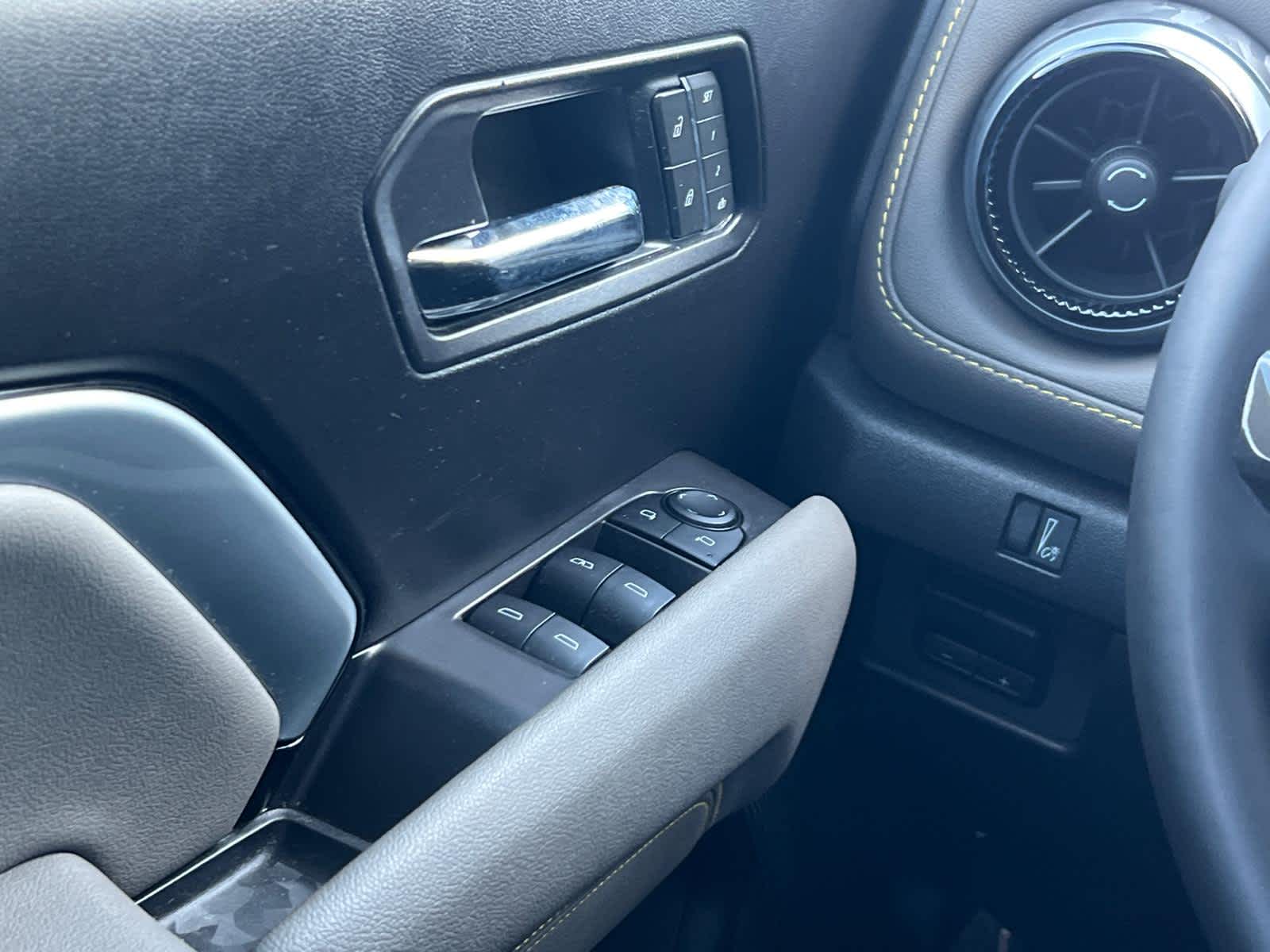 2025 Chevrolet Colorado ZR2 - Photo 22