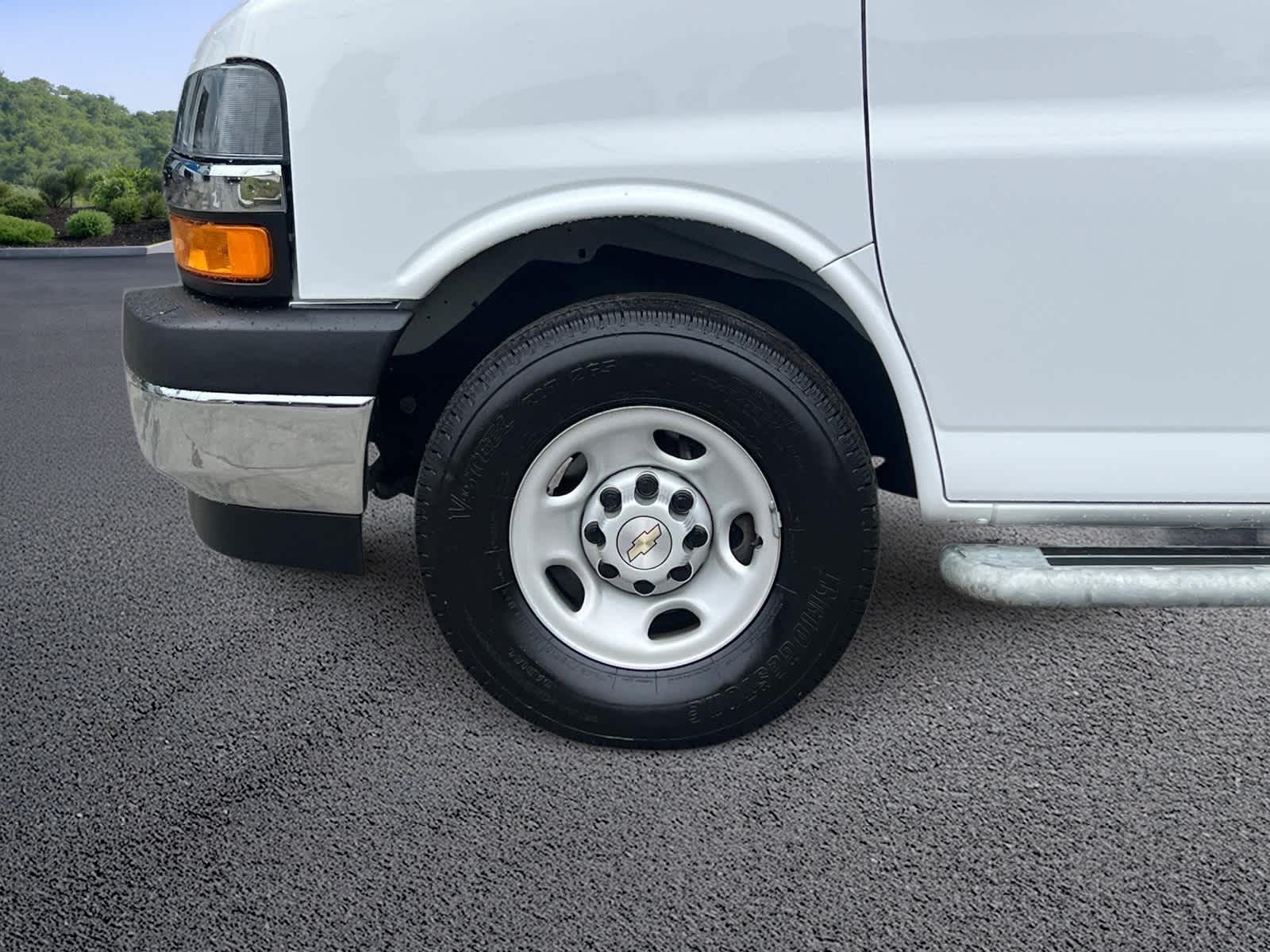 2025 Chevrolet Express Cargo WT