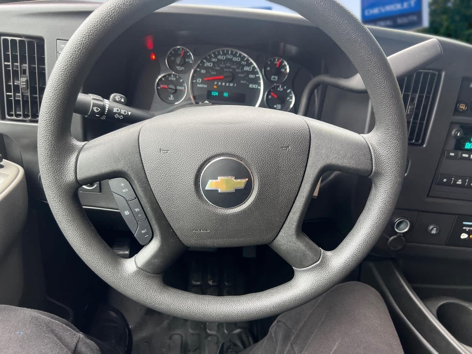 2025 Chevrolet Express Cargo WT