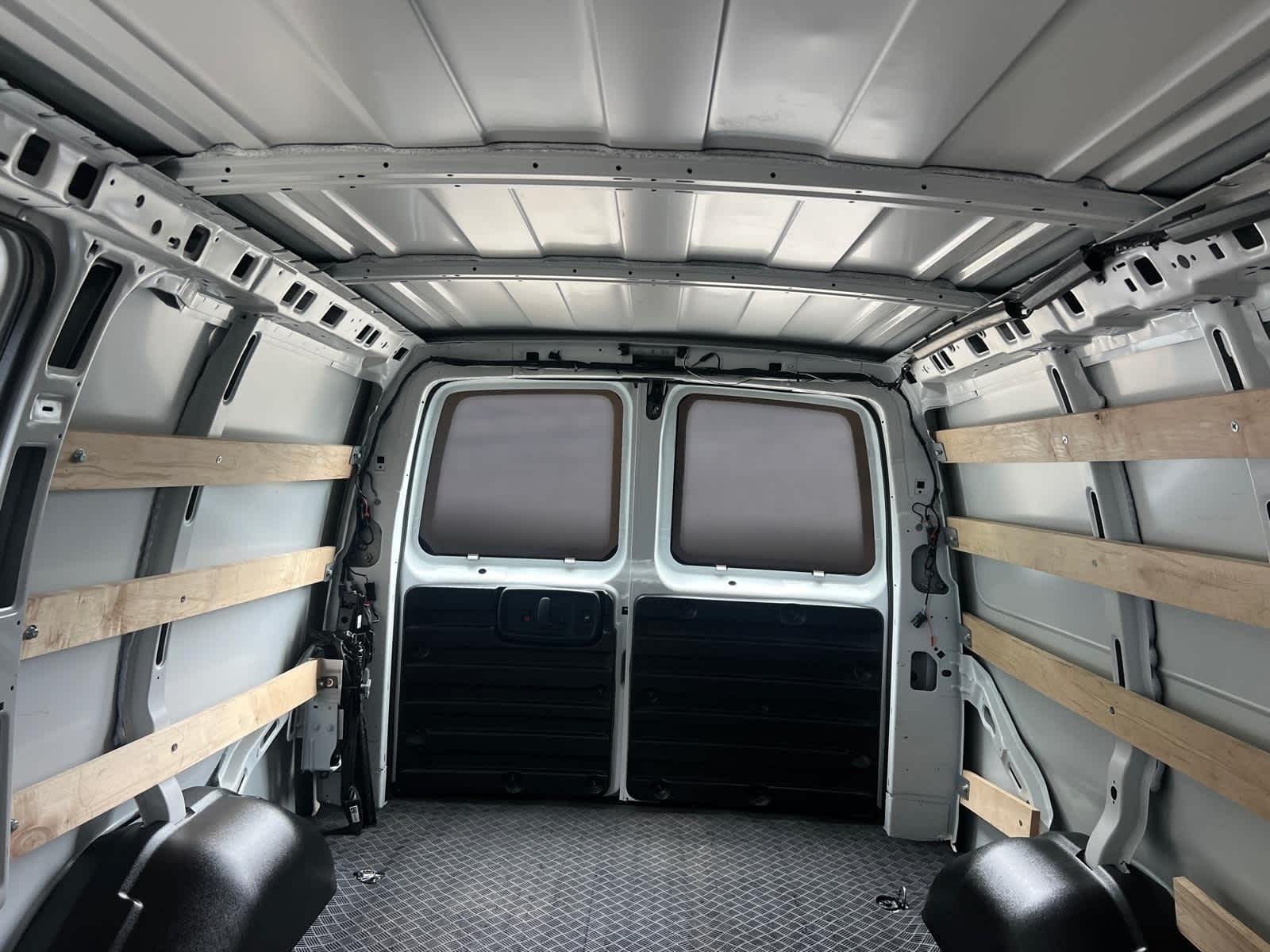 2025 Chevrolet Express Cargo WT