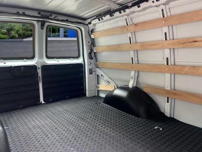 2025 Chevrolet Express Cargo WT