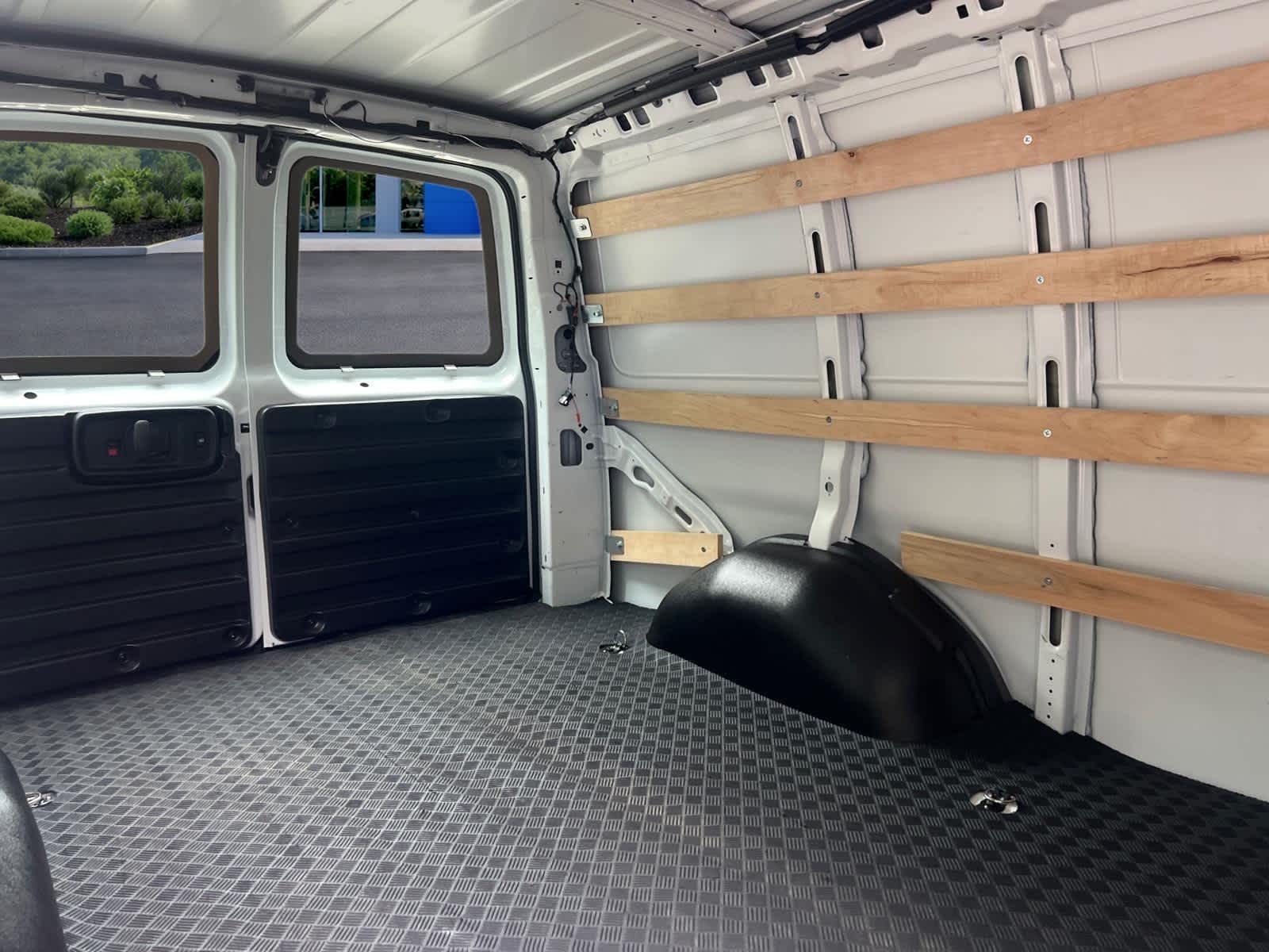 2025 Chevrolet Express Cargo WT
