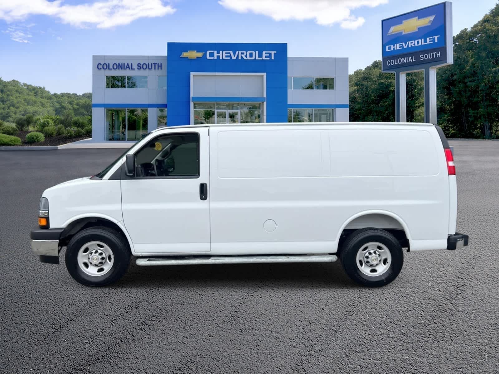 2025 Chevrolet Express Cargo WT