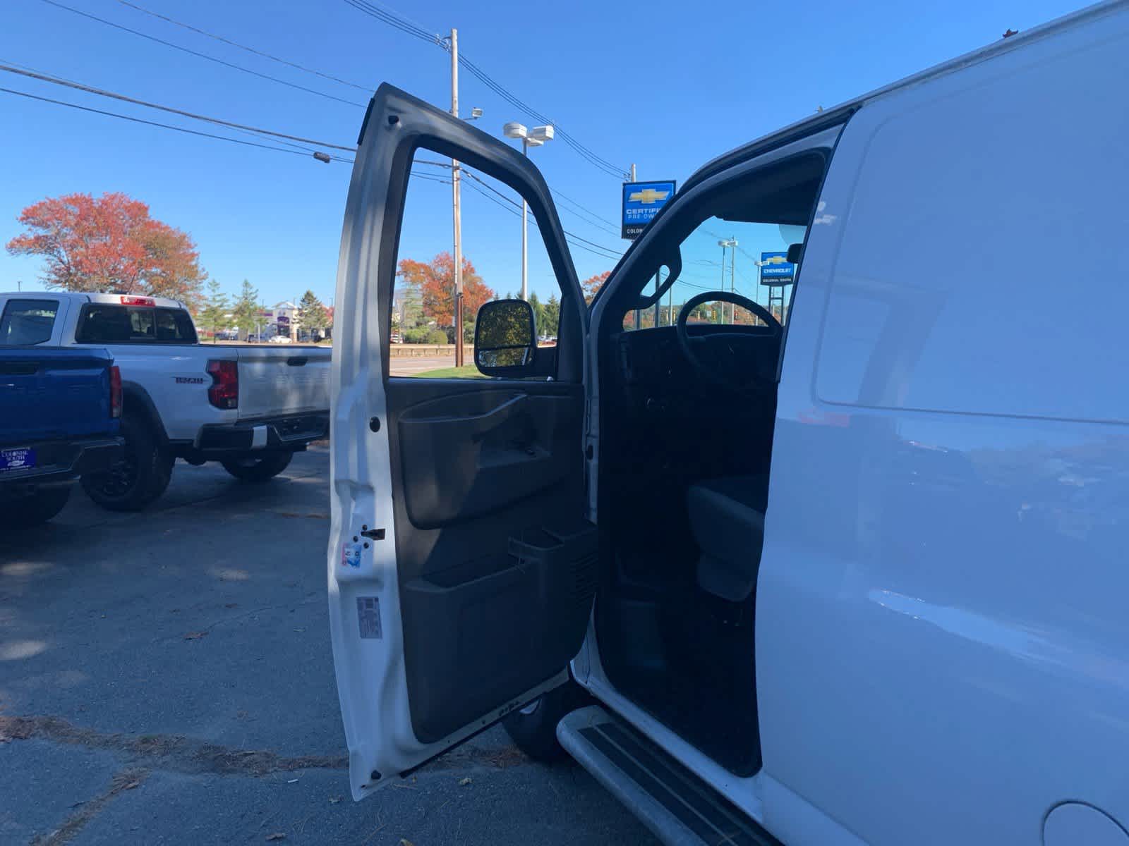 2024 Chevrolet Express Cargo 2500 WT