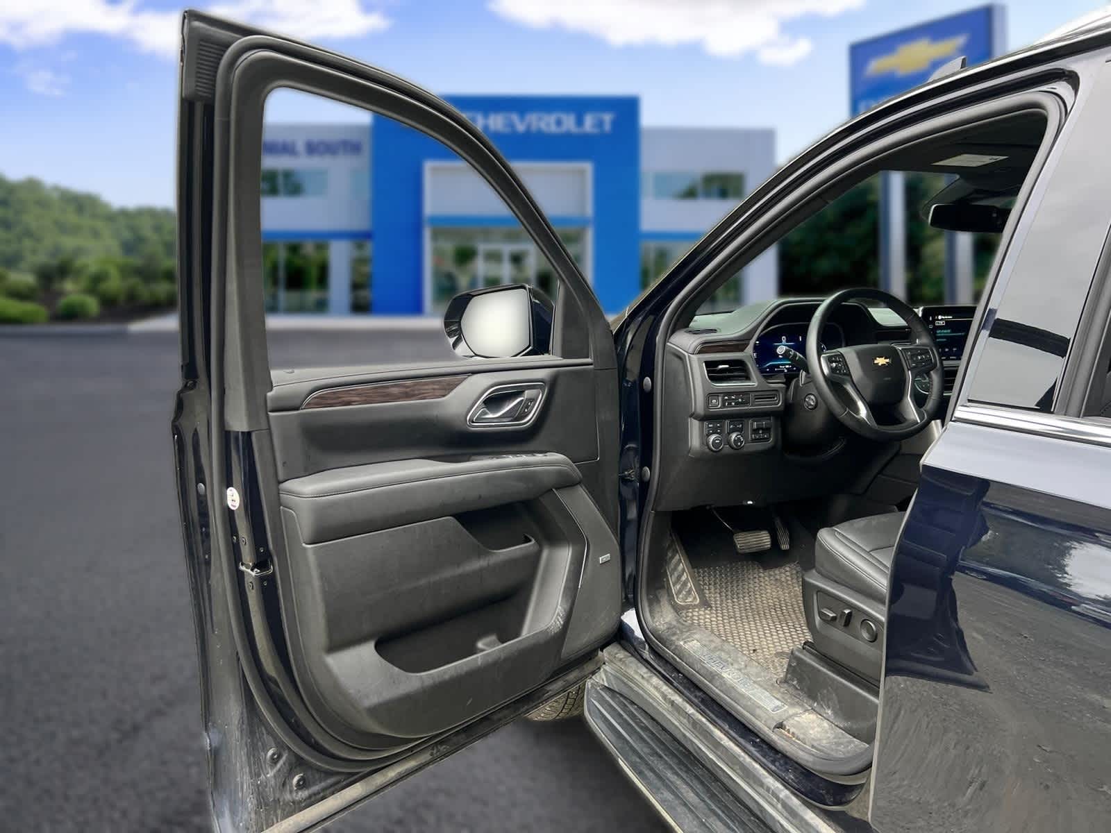 2023 Chevrolet Suburban LT