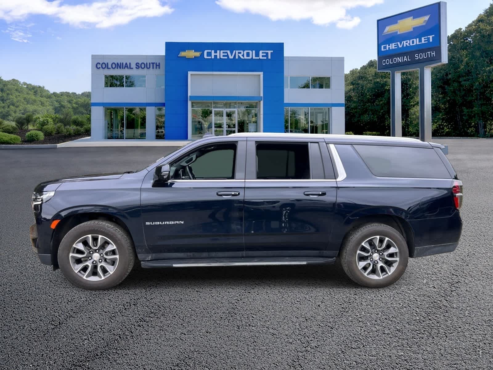 2023 Chevrolet Suburban LT