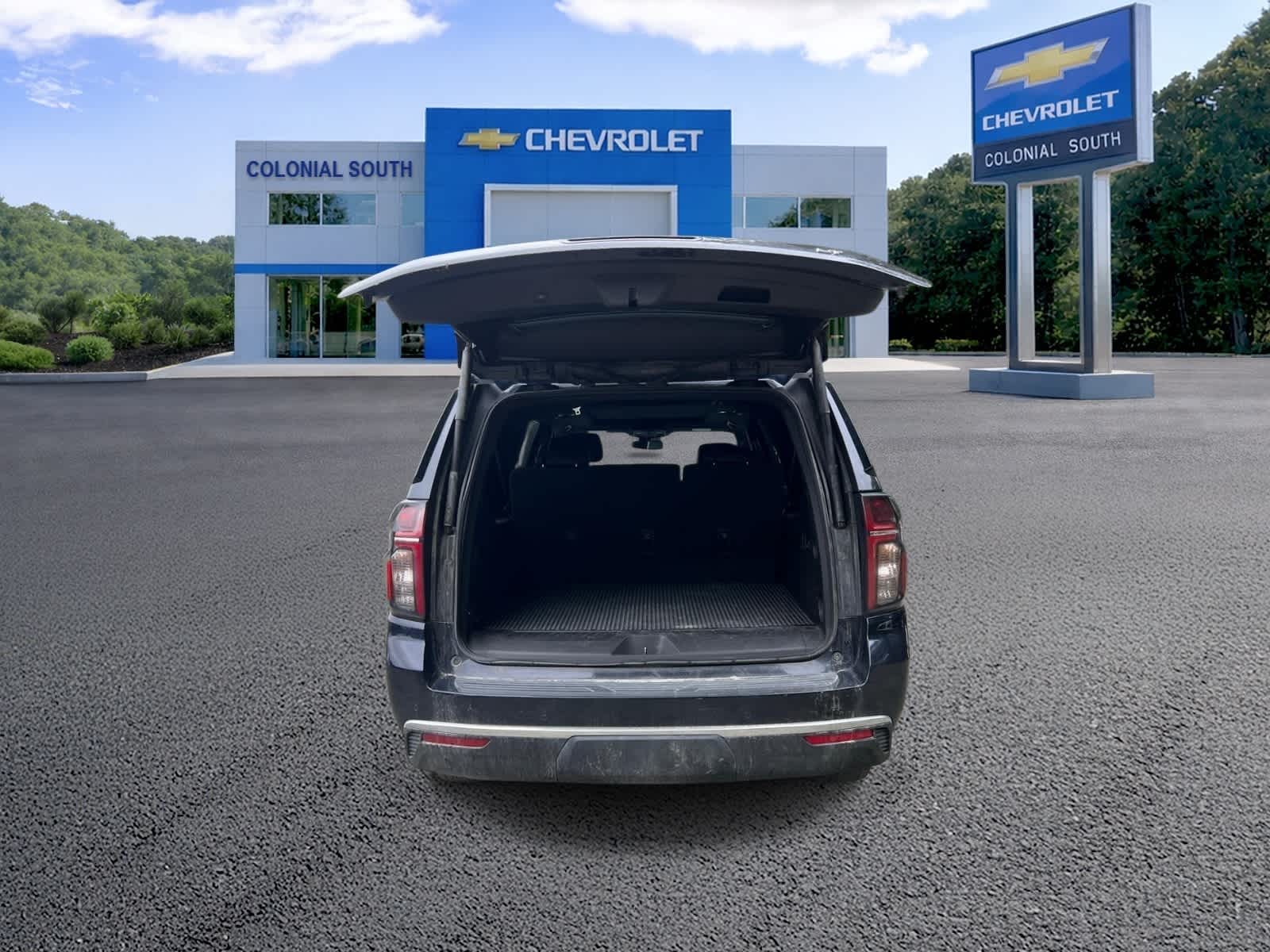 2023 Chevrolet Suburban LT