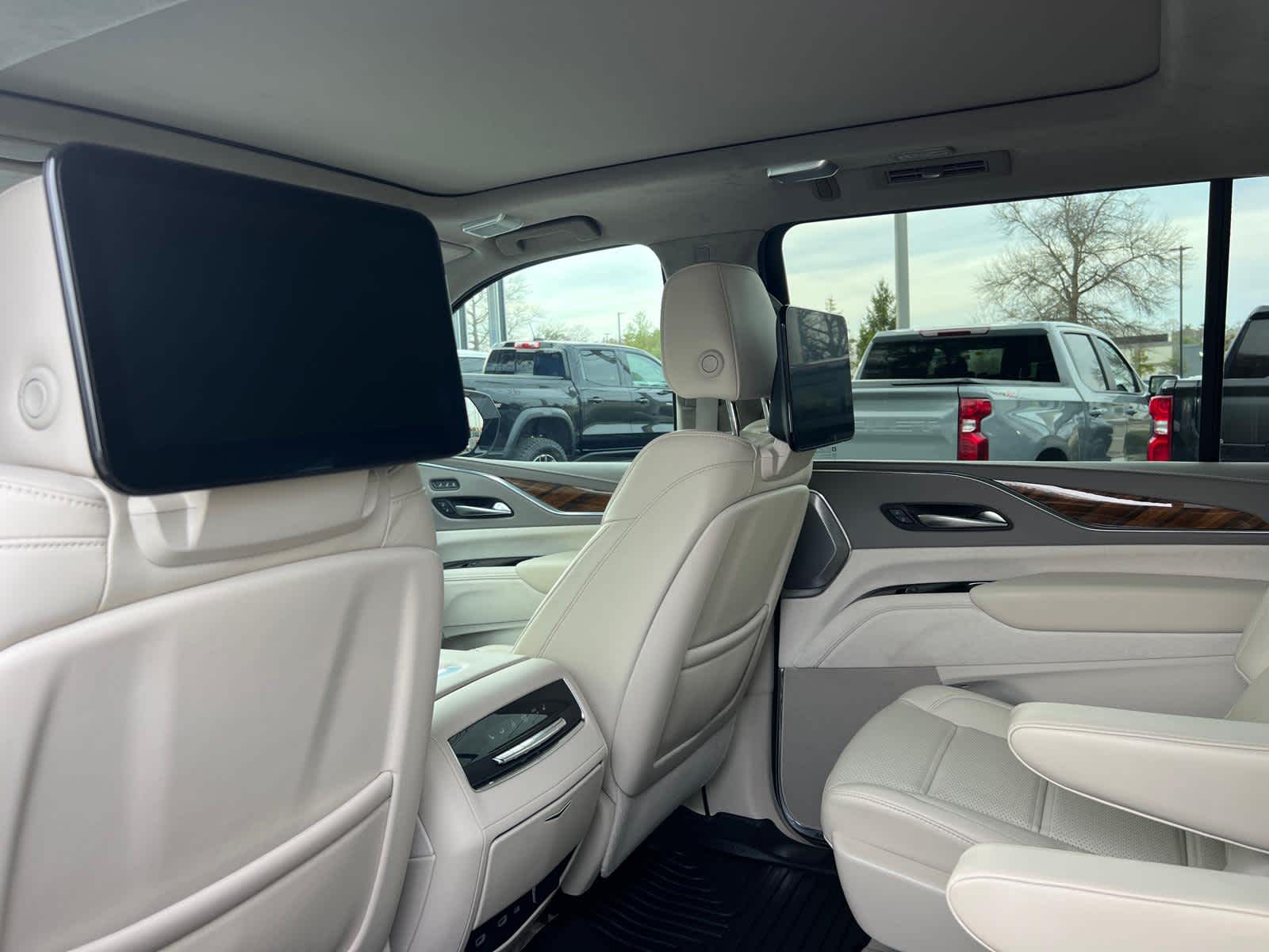 2024 Cadillac Escalade ESV Sport Platinum