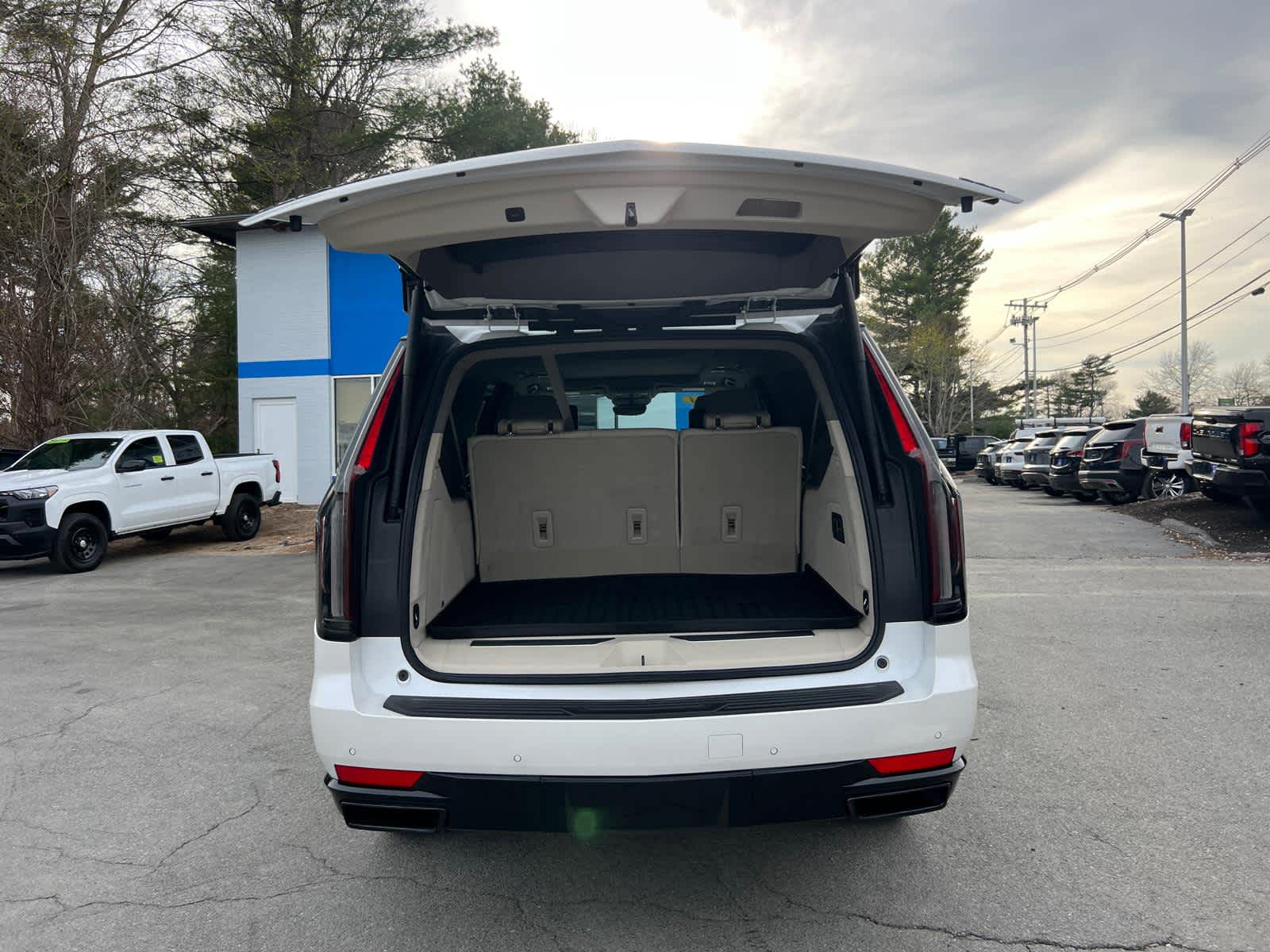 2024 Cadillac Escalade ESV Sport Platinum
