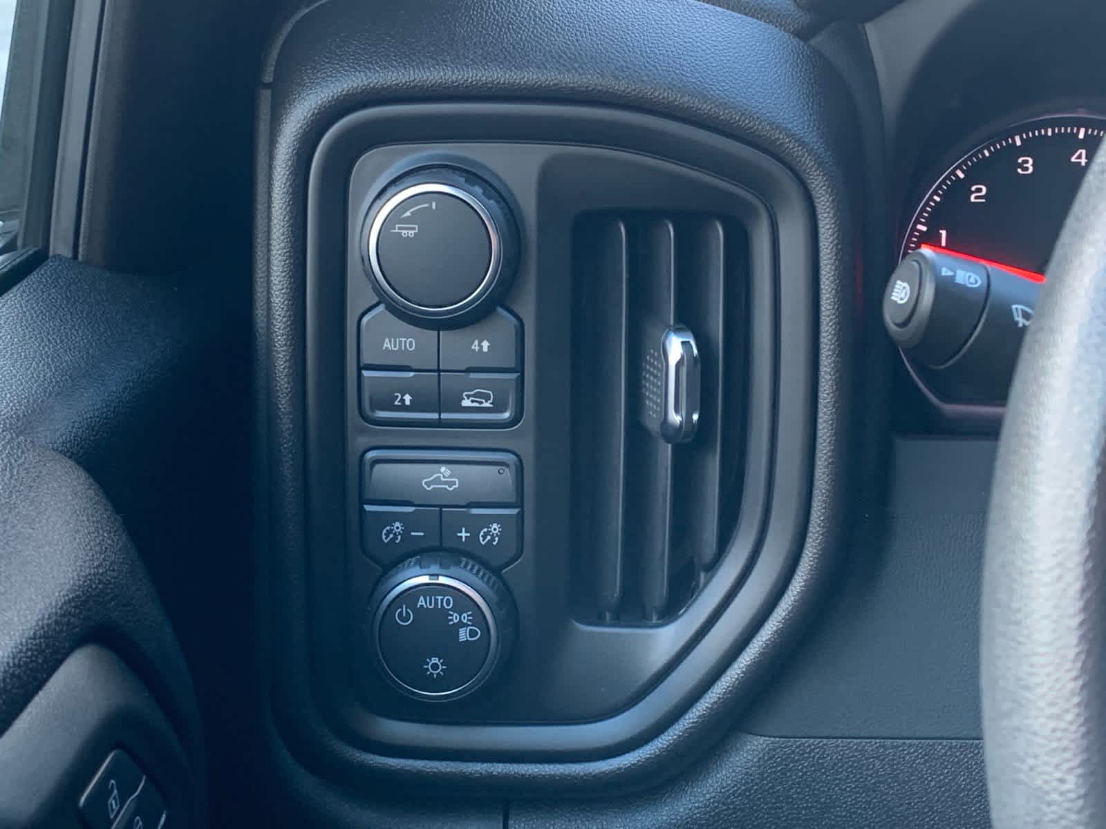 2024 Chevrolet Silverado 1500 Custom