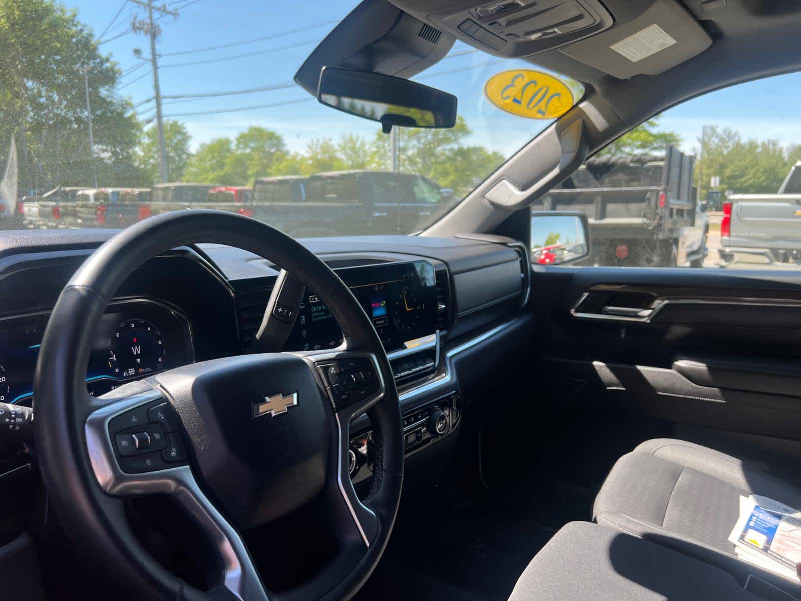 2023 Chevrolet Silverado 1500 LT (2FL)
