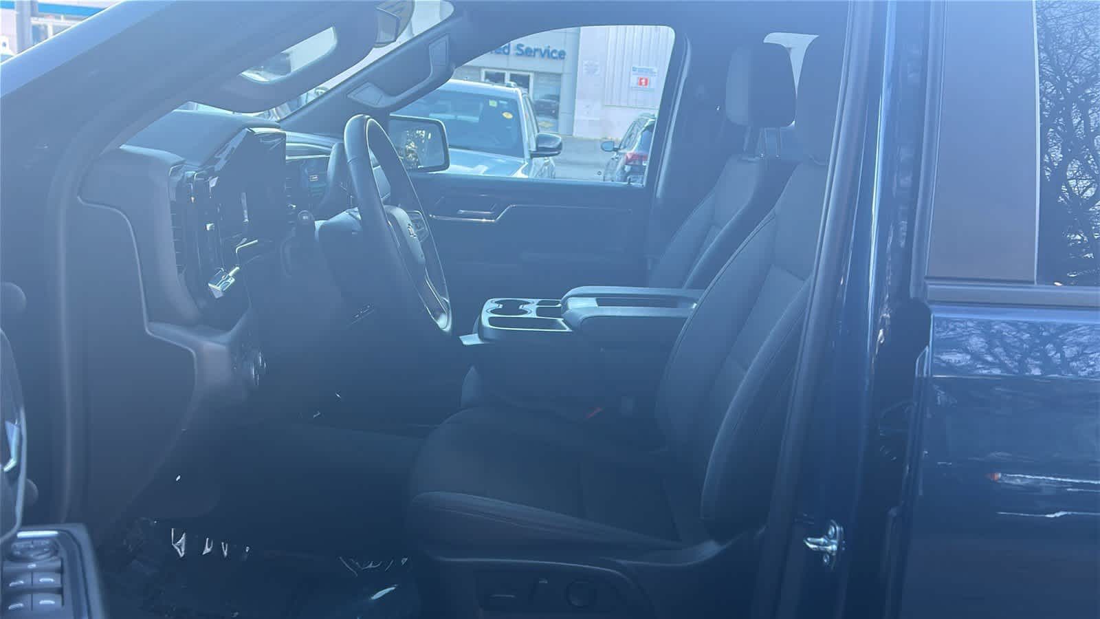 2023 Chevrolet Silverado 1500 LT (2FL)