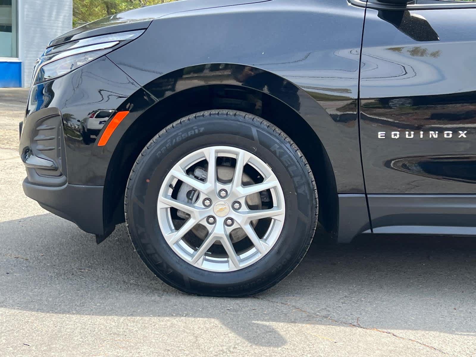 2023 Chevrolet Equinox LS - Photo 11