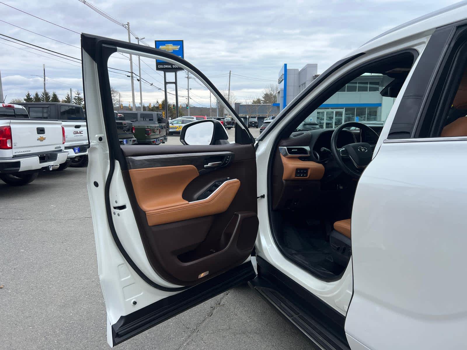 2020 Toyota Highlander Hybrid Platinum