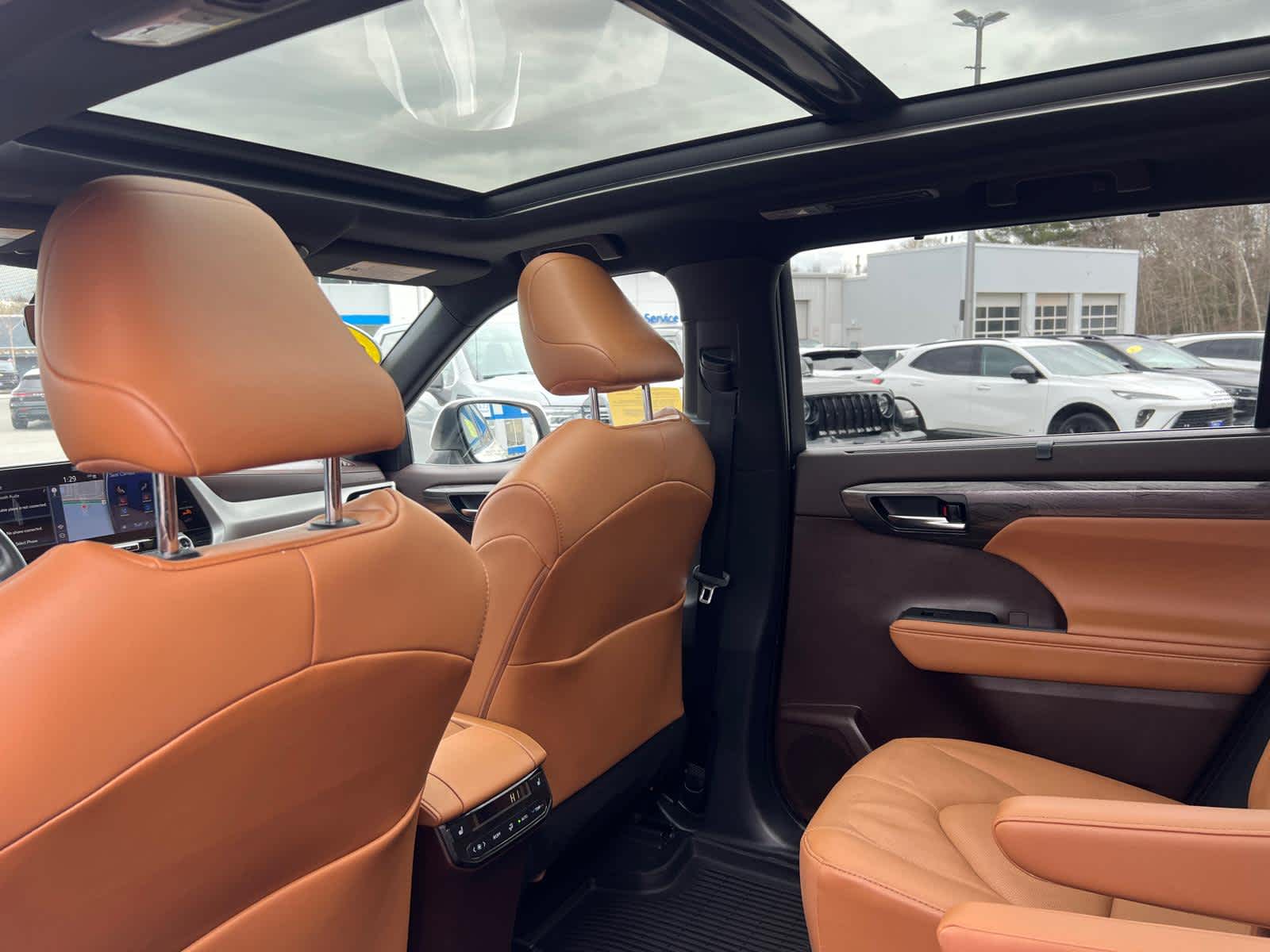 2020 Toyota Highlander Hybrid Platinum