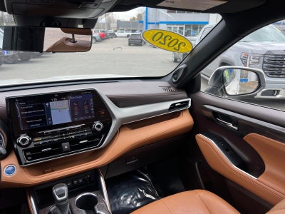 2020 Toyota Highlander Hybrid Platinum
