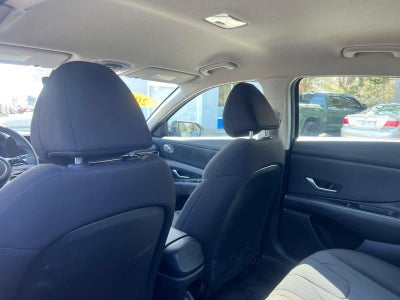 2025 Hyundai Elantra SE