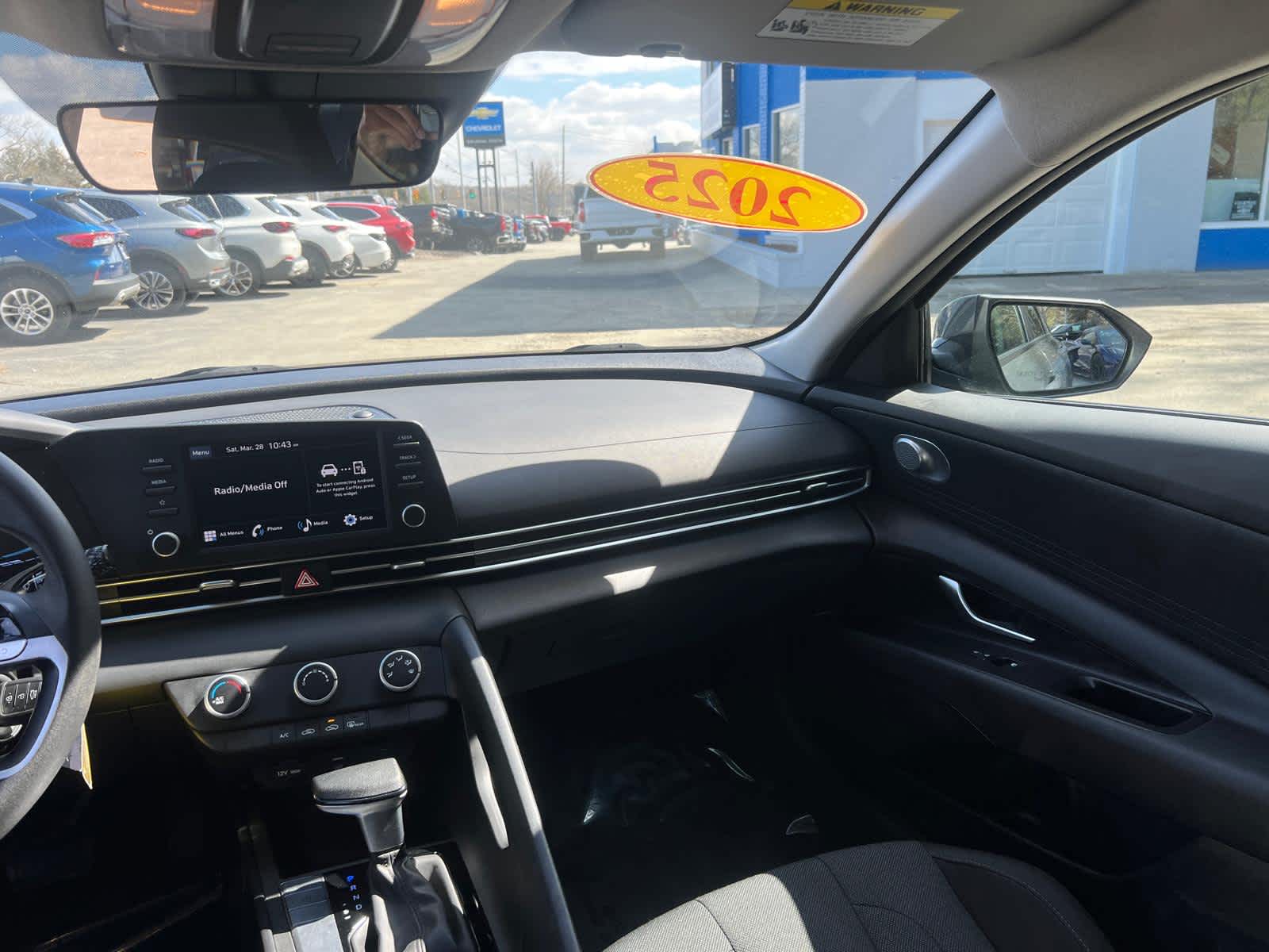 2025 Hyundai Elantra SE