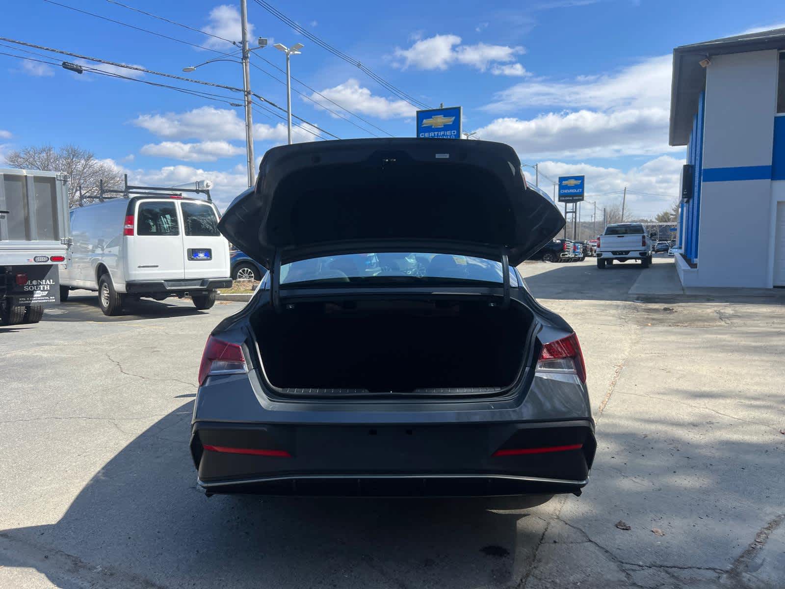 2025 Hyundai Elantra SE