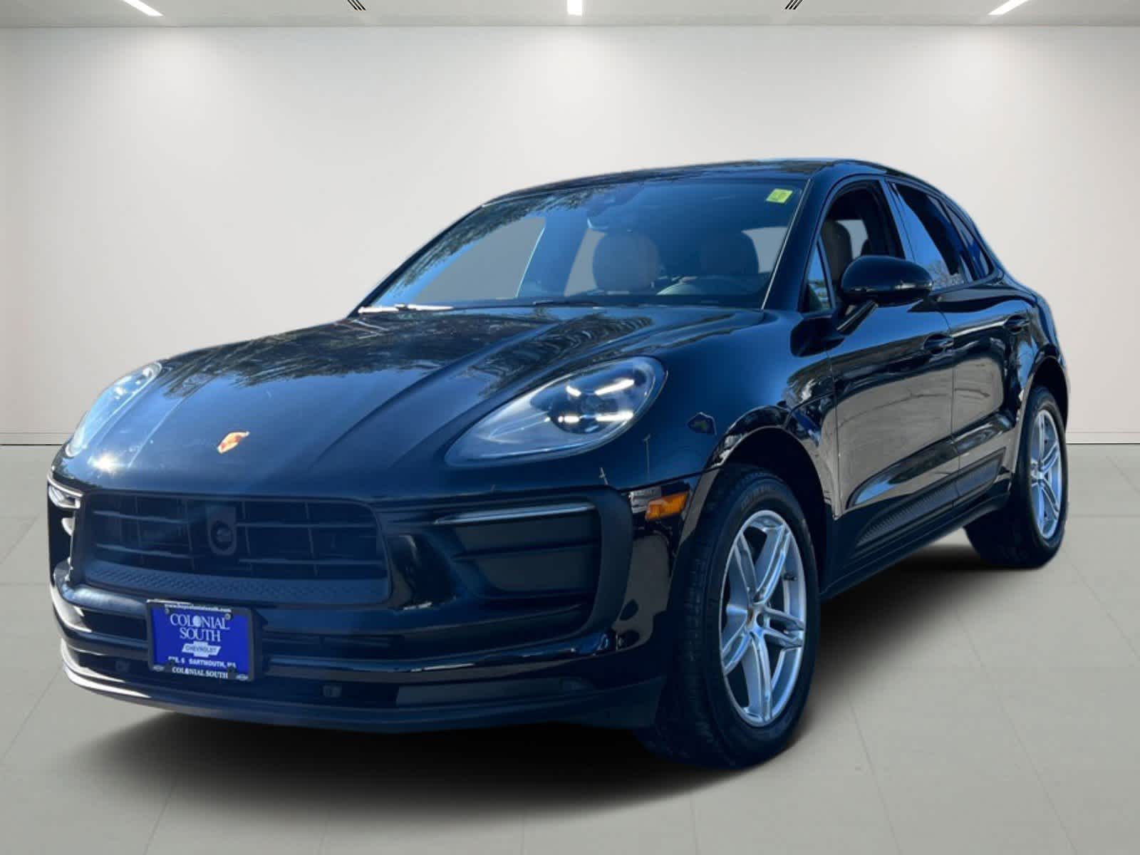 2025 Porsche Macan BASE/T