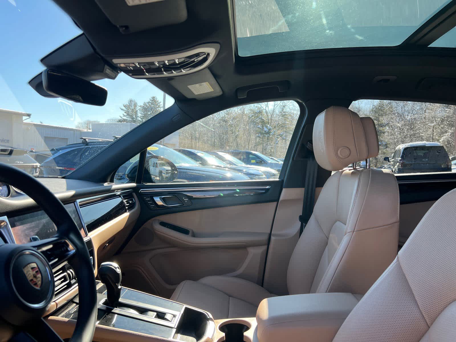 2025 Porsche Macan BASE/T