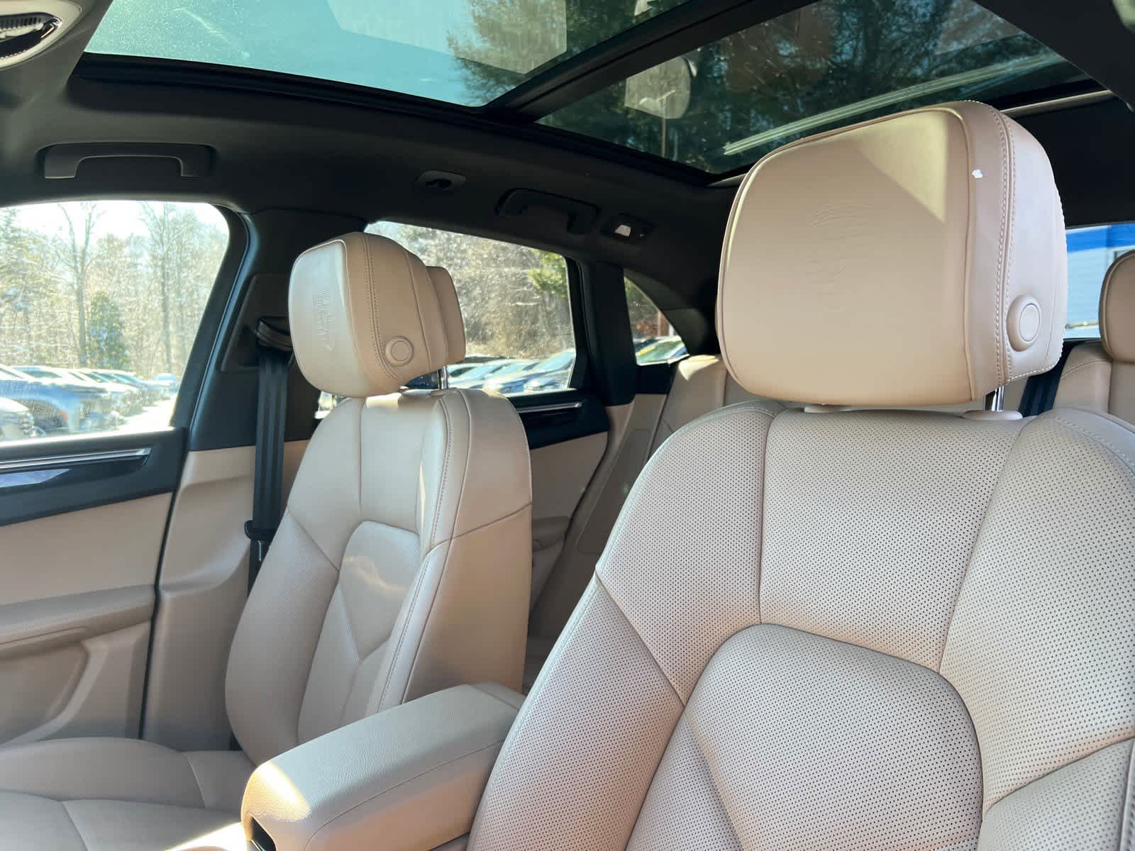 2025 Porsche Macan BASE/T