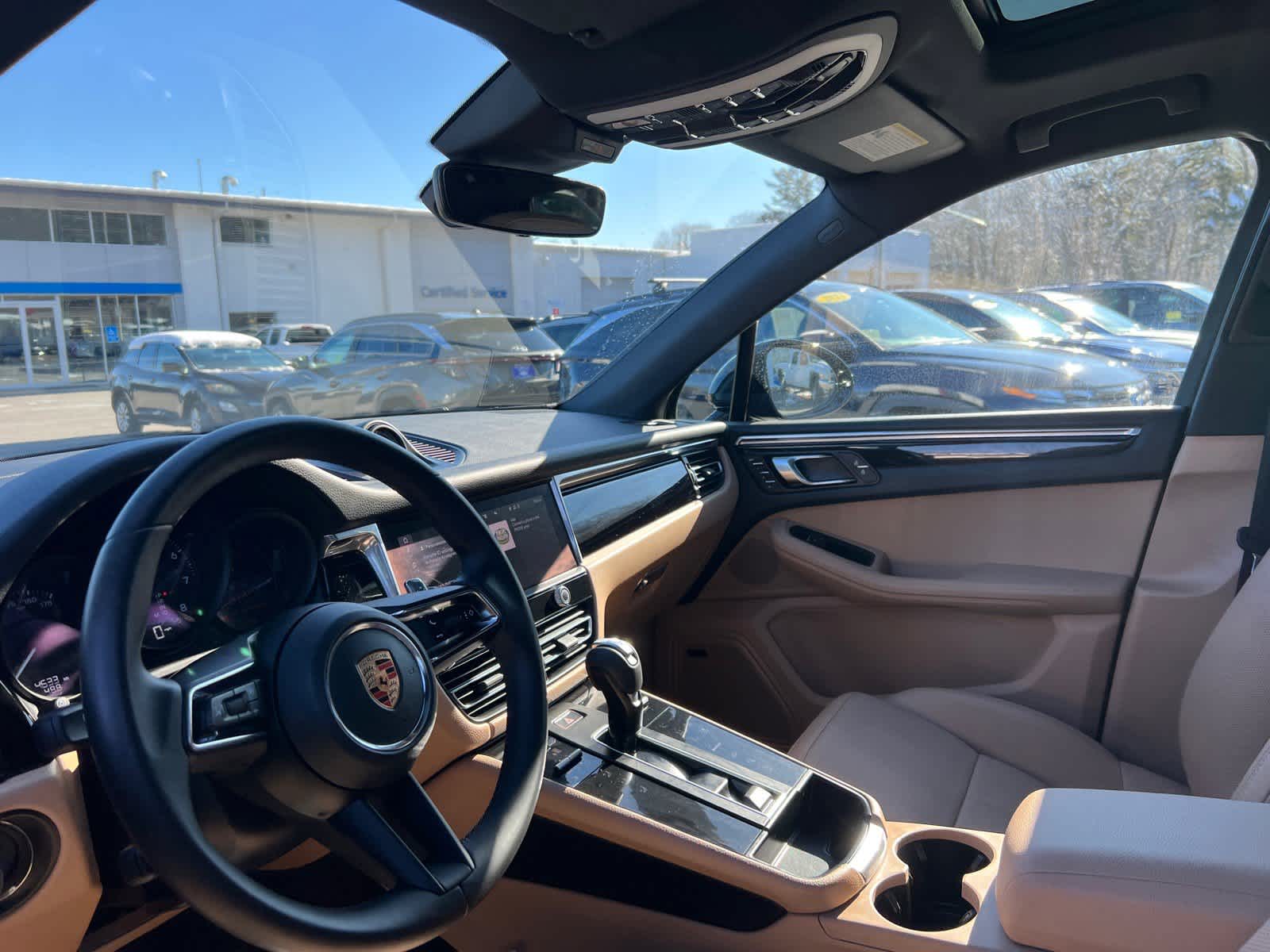 2025 Porsche Macan BASE/T