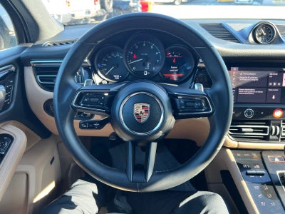 2025 Porsche Macan BASE/T