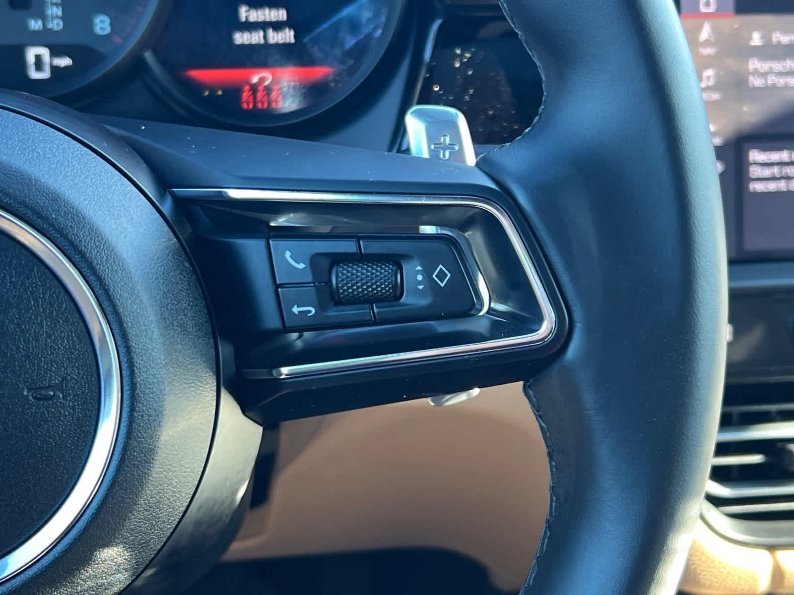 2025 Porsche Macan BASE/T