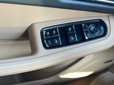 2025 Porsche Macan BASE/T