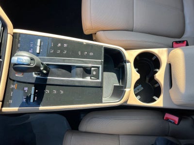 2025 Porsche Macan BASE/T