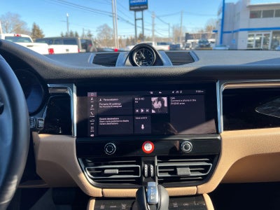 2025 Porsche Macan BASE/T