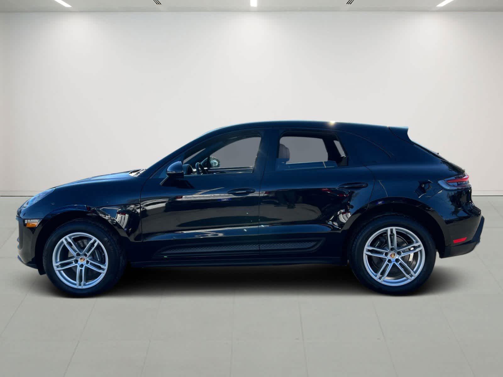 2025 Porsche Macan BASE/T