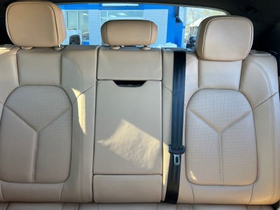 2025 Porsche Macan BASE/T