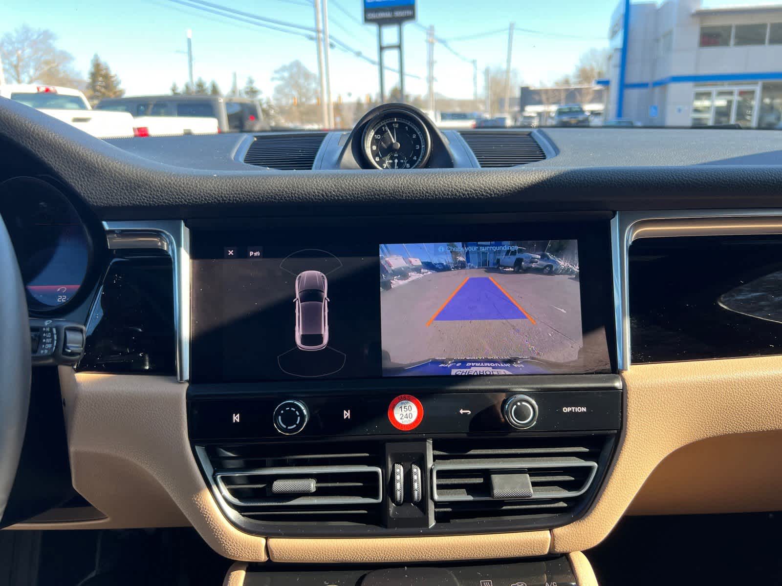 2025 Porsche Macan BASE/T