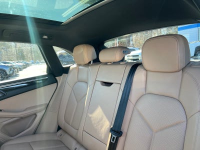 2025 Porsche Macan BASE/T