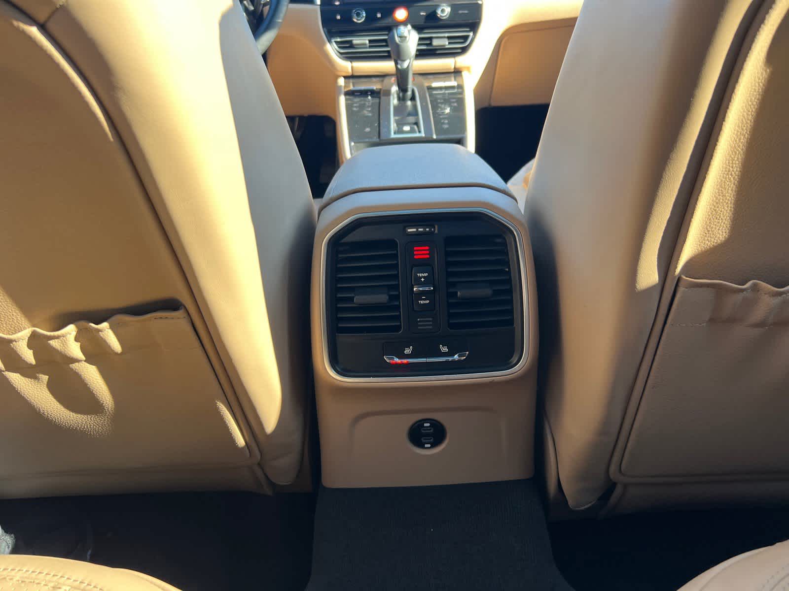 2025 Porsche Macan BASE/T