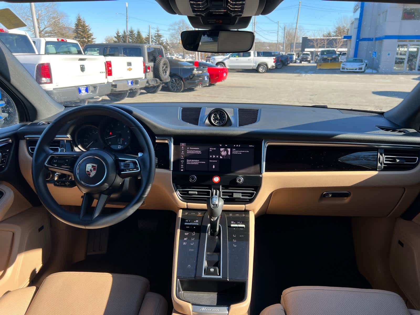 2025 Porsche Macan BASE/T