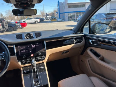 2025 Porsche Macan BASE/T