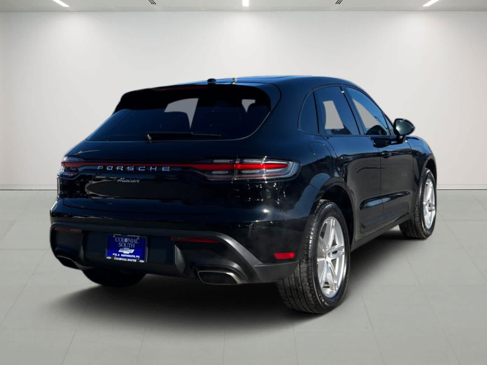 2025 Porsche Macan BASE/T