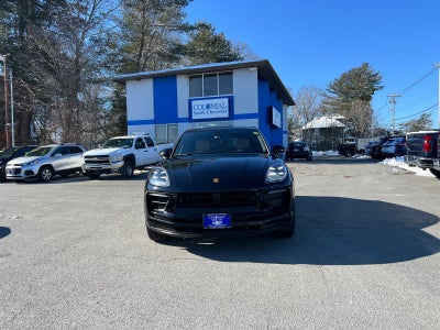 2025 Porsche Macan BASE/T