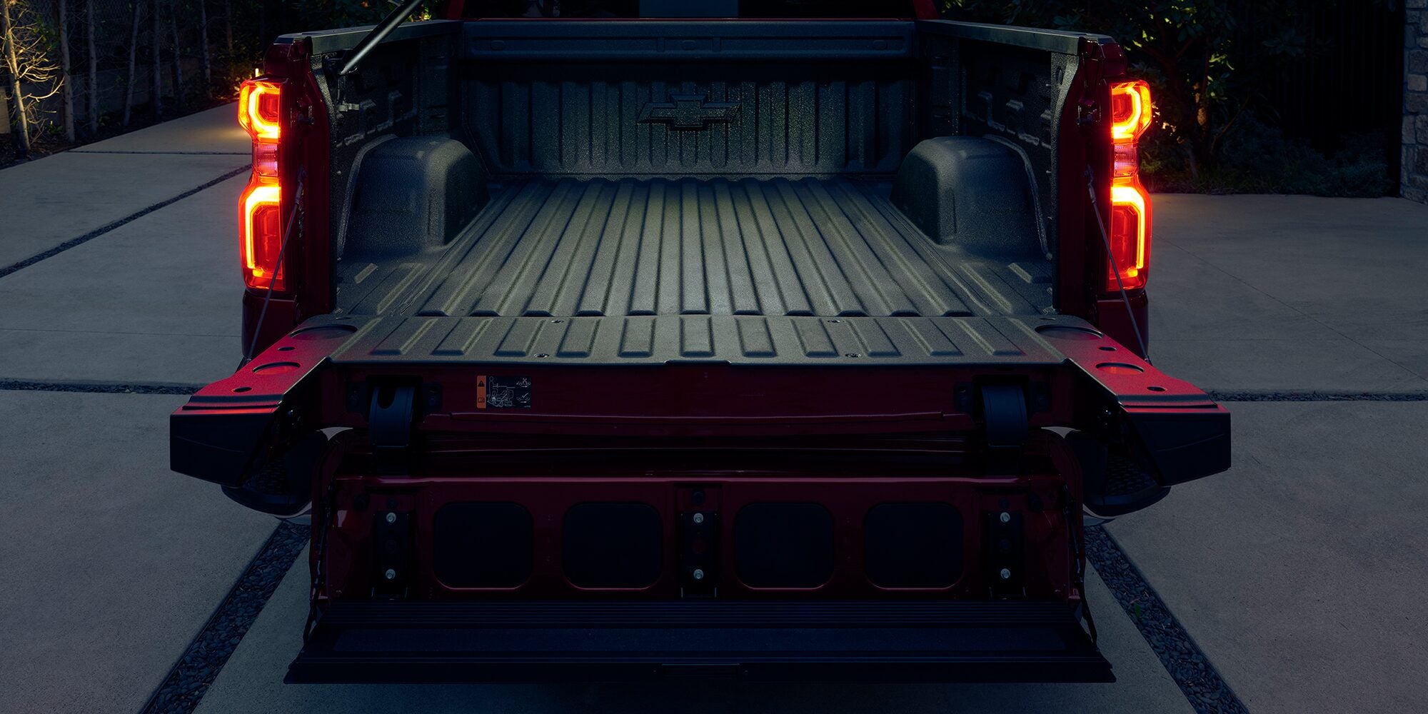 chevrolet silverado tailgate photo